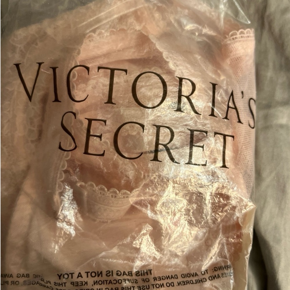 Victoria's Secret Angels Floral Lace Bra | Sheer, mesh, Plunge unlined Pink 32DD - Picture 9 of 9